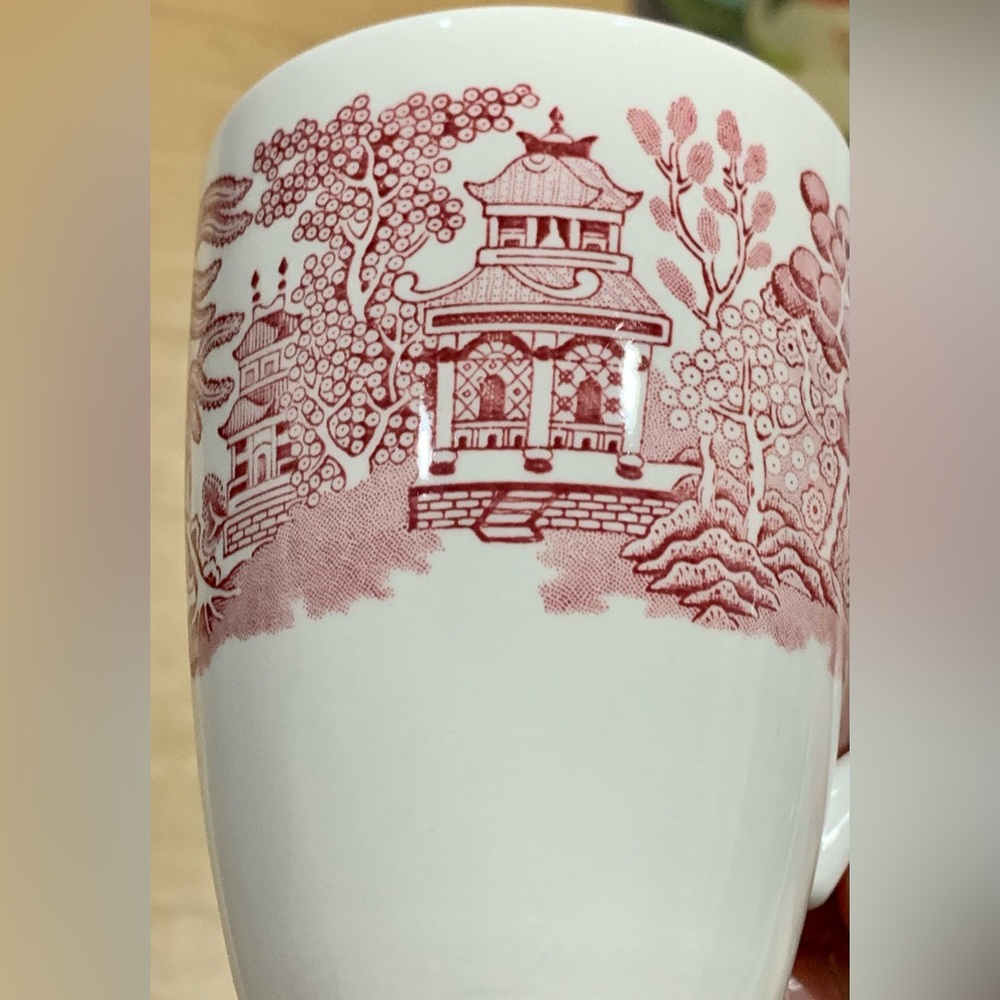 SOLD- Beautiful Mint Churchill Red Willow Mug